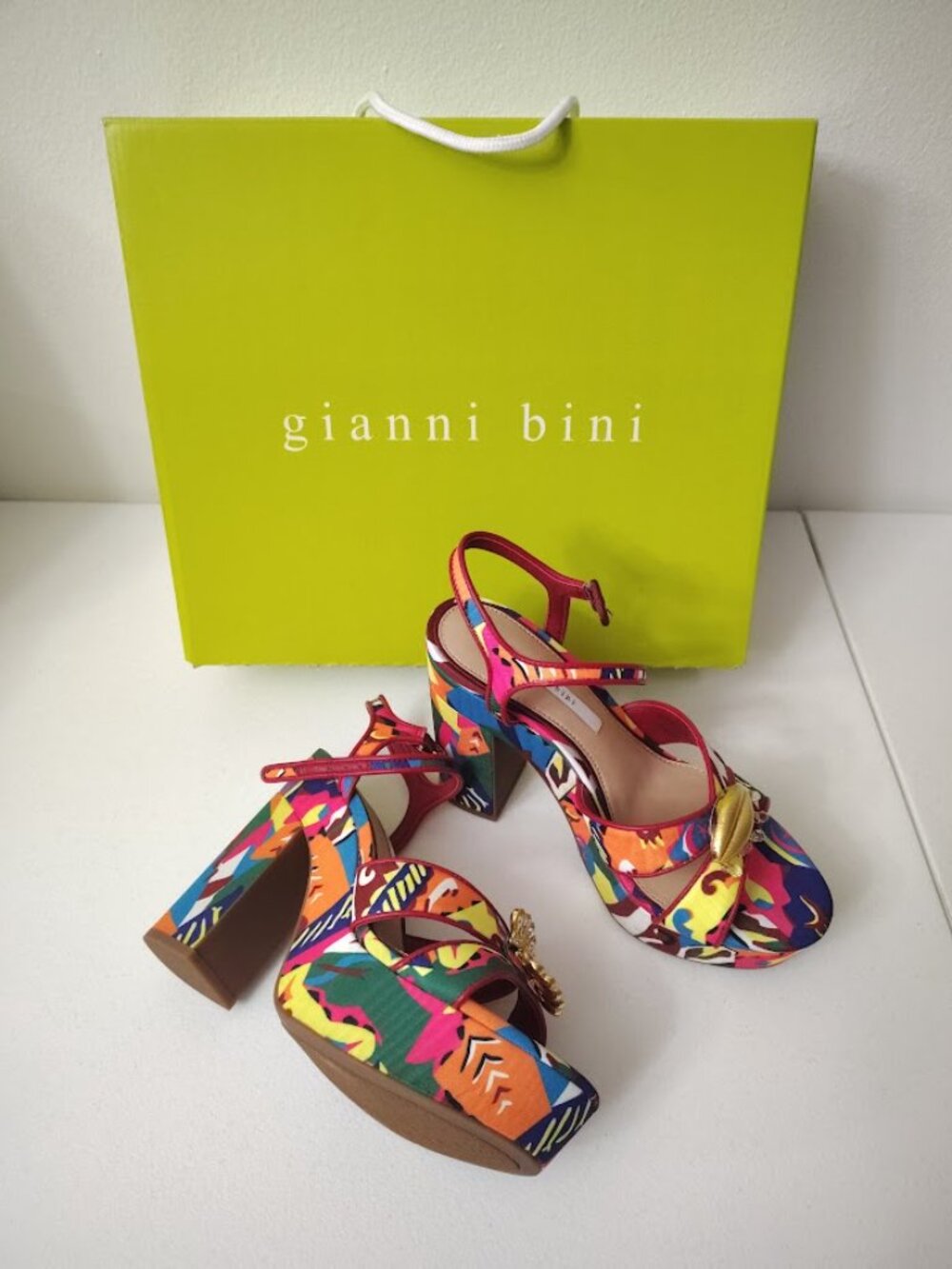 Gianni Bini "Beaux" Printed Whimsical Mismatch Ornament Platform Sandals SIZE 8